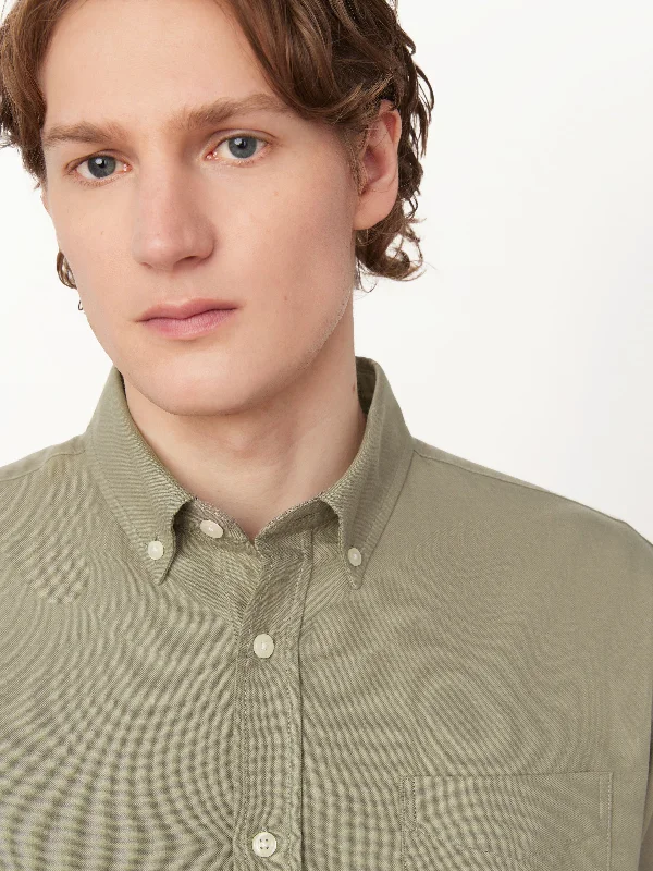 The Jasper Oxford Shirt in Vetiver Green